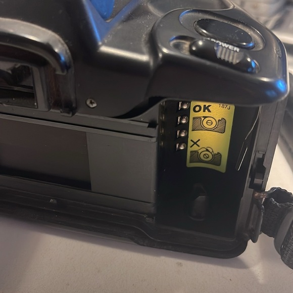 Chinon Genesis III Macro Zoom Lens 38-110mm Automatic Point and Shoot Ca… - Picture 10 of 11